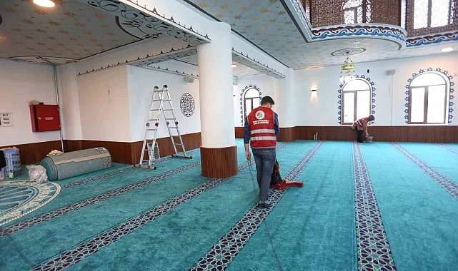 Kepez'de camiler Ramazan'a hazırlandı