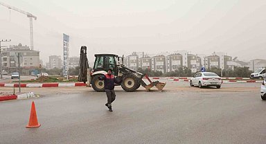 Kepez'de yağış sonrası bozulan yollara müdahale