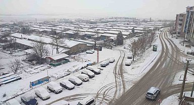 Keşan'da etkili olan kar yağışı nedeniyle taşımalı eğitime 1 gün ara verildi