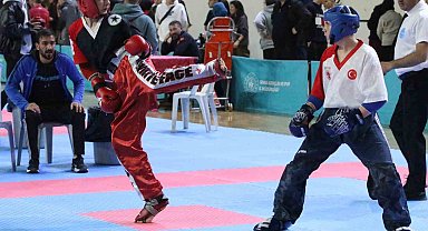 Kick Boks Türkiye Birinciliğinin açılış seremonisi yapıldı
