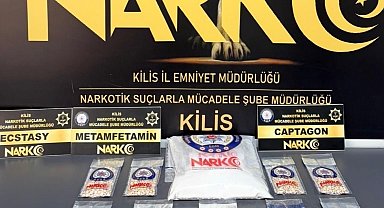 Kilis'te mezarlıkta uyuşturucu hap ve metamfetamin ele geçirildi