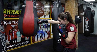 Kilo vermek için eldiven taktı, Avrupa şampiyonu oldu