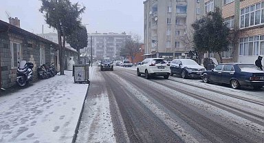 Kırklareli'nde kar yağışı etkisini arttırdı