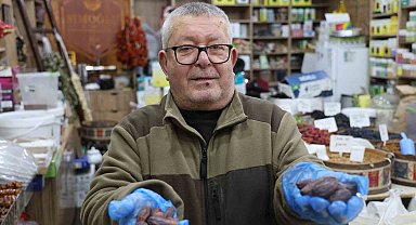 Kırşehir'de Ramazan hareketliliği: Hurma tezgahlardaki yerini aldı