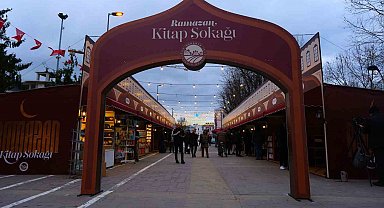 Kitap Sokağı kapılarını açtı