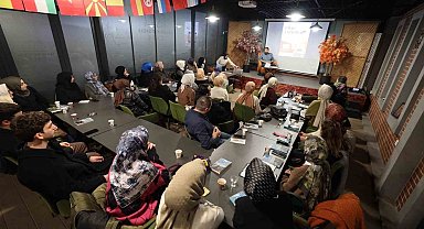 Kitaphane'de Doğu Türkistan konuşuldu