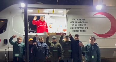 Kızılay Muradiye Şubesi'nden teravih sonrası ikram