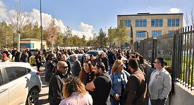 KKTC'de fiber optik protokolüne karşı Meclis önünde eylem