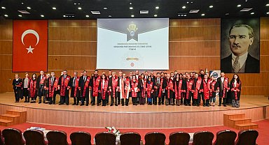 KMÜ'de akademik performans ve cübbe giyme töreni düzenlendi