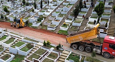 Kocaeli Kent Mezarlığı'nda su hattı yenileme çalışması