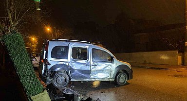 Kocaeli'de 3 aracın karıştığı zincirleme kazada sürücü kaçtı: 1 yaralı