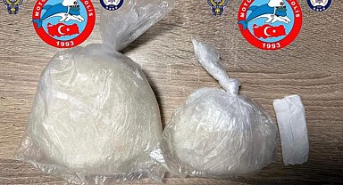 Kocaeli'de durdurulan 4 şüpheliden yüklü miktarda uyuşturucu çıktı