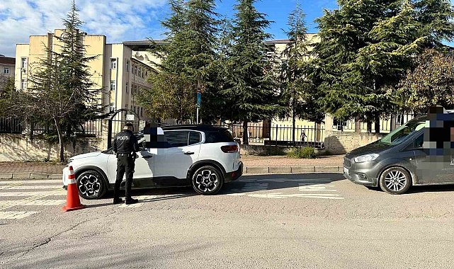 Kocaeli'de güvenli okul denetiminde aranan şahıs yakalandı