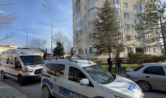 Komşular arasındaki bıçaklı kavga kanlı bitti: 4 yaralı