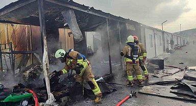 Konteynerde çıkan yangın söndürüldü