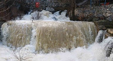 Konya'da eriyen kar suları Göksu Nehri'ni coşturdu