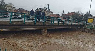 Konya'da yağış sonrası sel dereleri taşırdı