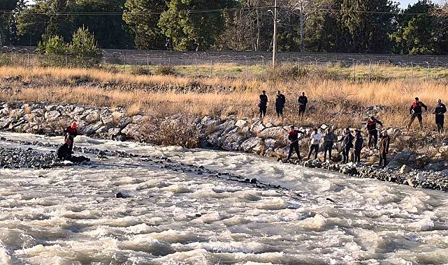 Köprüden düşerek akıntıya kapılan çocuk hayatını kaybetti