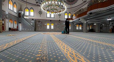 Körfez'de camiler Ramazan ayına hazırlanıyor