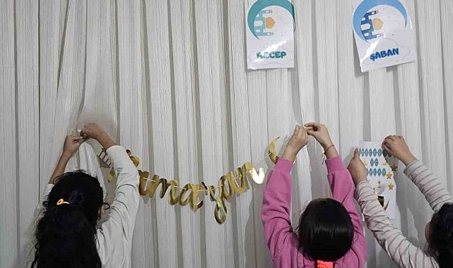 Koruma altındaki çocuklar evlerini Ramazan ayı için süsledi