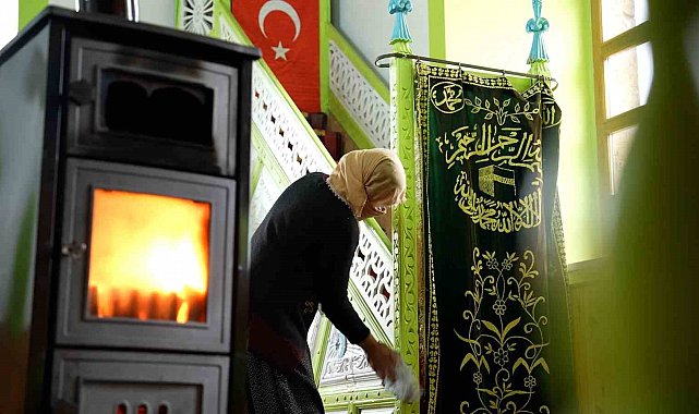 Köy Camisi imece usulü temizlendi