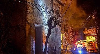 Köy evinde çıkan yangın korkuttu