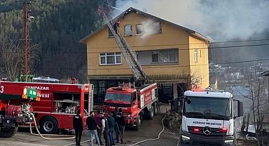 Köy evinin çatı katında çıkan yangın söndürüldü