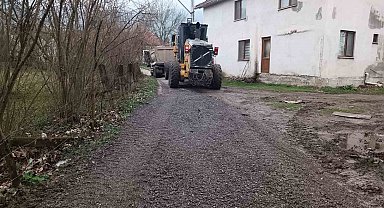 Köy yollarında yoğun çalışma