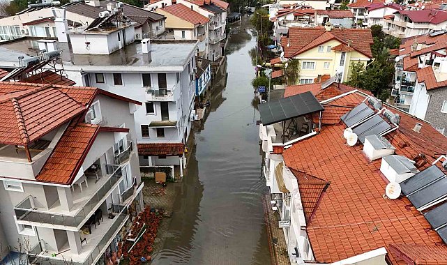 Köyceğiz Göl'ü taştı, ilçe Venedik'e döndü