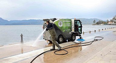 Köyceğiz gölünde sular çekildi, temizlik başladı