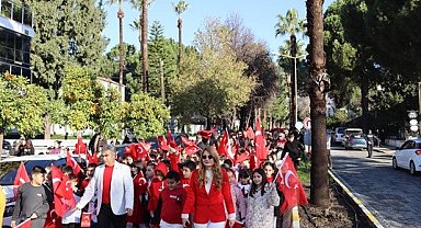 Köyceğiz'de Bayrak Yürüyüşü coşkuyla tamamlandı