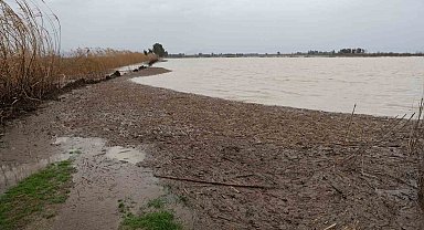 Kozan'da sağanak taşkınlara yol açtı