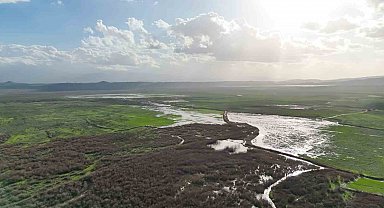 Kuruyan Marmara Gölü'ne yeniden su girişi başladı