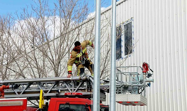 Kütahya OSB İtfaiye Ekibi'nden yangın ve kurtarma tatbikatı