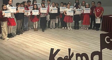 Kütahya'da ilkokul öğrencilerine yönelik "İstiklâl Marşı'nı Ezberden Okuma Yarışması" düzenlendi