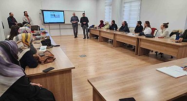 Kütahya'da öğretmenlere yönelik TÜBİTAK proje hazırlama eğitimi başladı