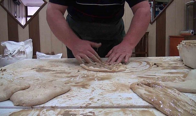 Kütahya'da Ramazan ayının vazgeçilmez lezzeti: Tahinli pide