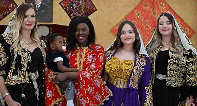 Kütahya'da şalvar etkinliğinde Kongolu Michelle ilgi odağı oldu