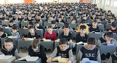 Kütahya'da yüzlerce öğrenciden aynı anda mukabele