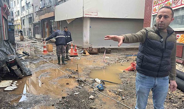 Kuyum atölyesini su basan iş yeri sahibi Gözaç: "Belediye geçmiş olsun bile demedi'