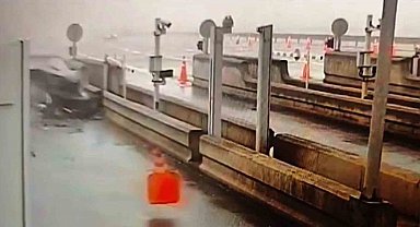 Kuzey Marmara gişelerinde araç bariyerlere çarptı: 1 yaralı