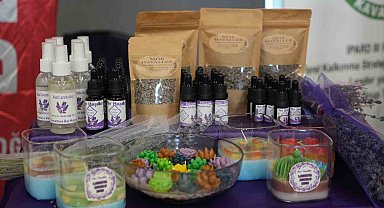 Lavanta kadınların elinde çeşitli ürünleri dönüşüyor: Yağ, mum, kolonya