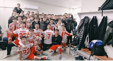 Liselilerin kavga çıkan maçında centilmenlik kazandı