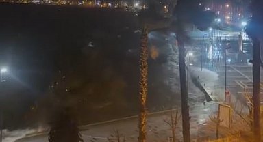 Lodos denizi taşırdı, dalgalar yükseldi