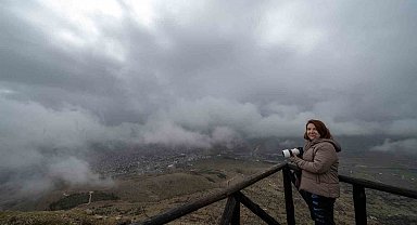 Makam Dağı'ndan sis altında kalan Ergani görüntülendi
