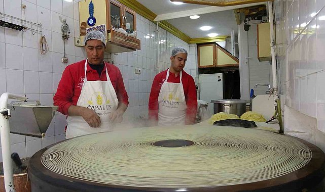 Makine üretimine karşı el dökümü kadayıf
