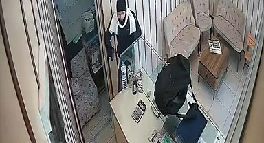 Malatya'da kuyumcu soygunu girişimi kamerada