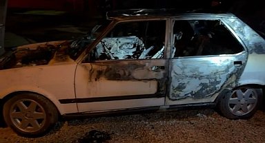 Malatya'da park halindeki araç yandı