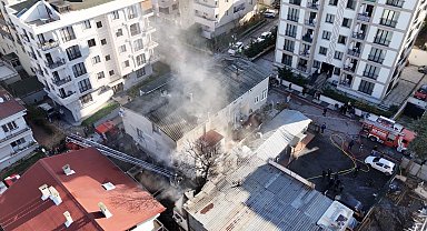 Maltepe'de patlama sesleri sonrası atölye alevlere teslim oldu