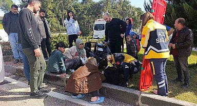 Manavgat'ta motorlu bisiklet takla attı: 1'i ağır 2 yaralı